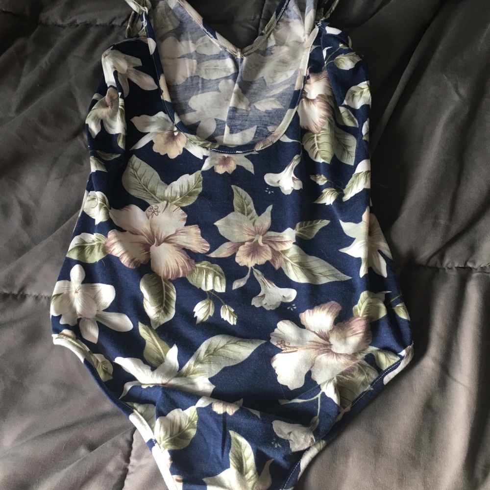 Flower Open Back Bodysuit - Picture 3 of 3